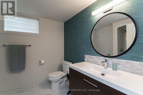 209 Summerset Place, Chatham-Kent (Chatham), ON - Indoor Photo Showing Bathroom