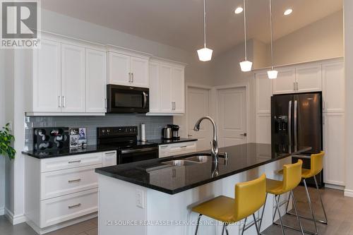 209 Summerset Place, Chatham-Kent (Chatham), ON - Indoor Photo Showing Kitchen With Double Sink With Upgraded Kitchen