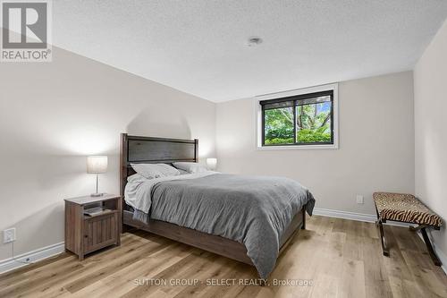 6954 Lambeth Walk, London, ON - Indoor Photo Showing Bedroom