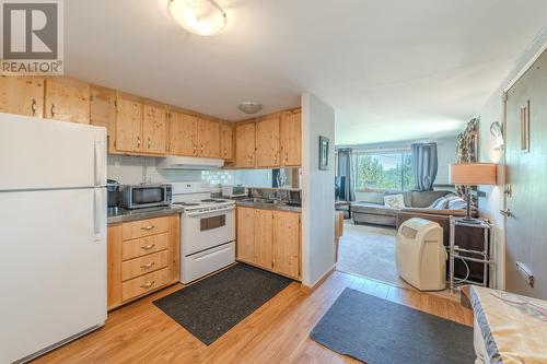 7559 High Country Road, Bridge Lake, BC - Indoor Photo Showing Kitchen