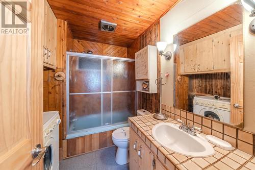 7559 High Country Road, Bridge Lake, BC - Indoor Photo Showing Bathroom