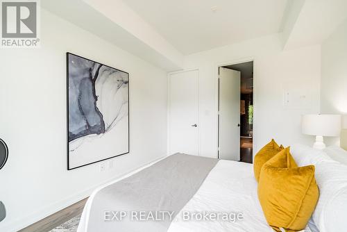 611 - 377 Madison Avenue, Toronto, ON - Indoor Photo Showing Bedroom