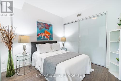 611 - 377 Madison Avenue, Toronto, ON - Indoor Photo Showing Bedroom