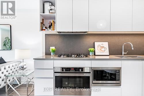 611 - 377 Madison Avenue, Toronto, ON - Indoor Photo Showing Kitchen With Double Sink