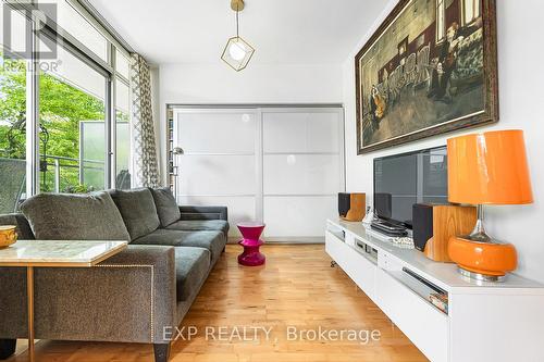 203 - 301 Markham Street, Toronto, ON - Indoor Photo Showing Living Room