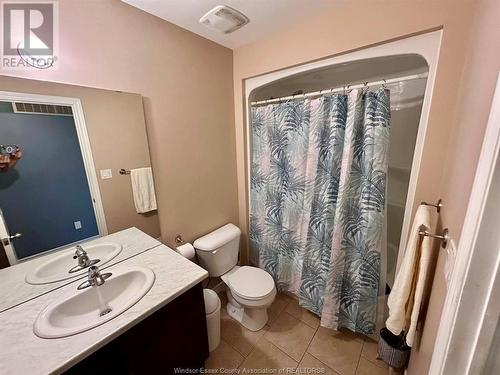 10497 Beverly Glen, Windsor, ON - Indoor Photo Showing Bathroom