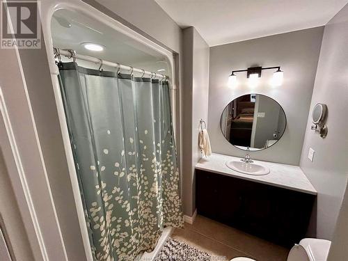 10497 Beverly Glen, Windsor, ON - Indoor Photo Showing Bathroom