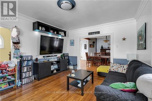 216 Military Road, South Glengarry, ON - Indoor Photo Showing Living Room