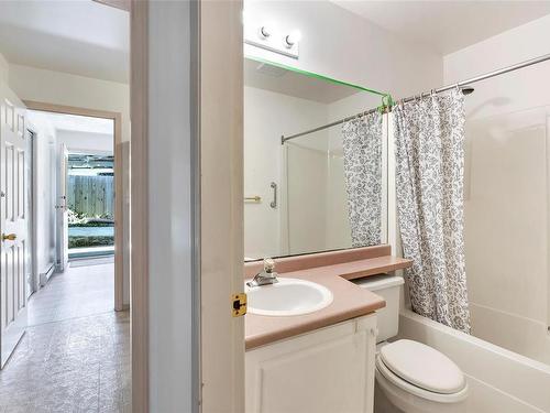 1466 Bay St, Victoria, BC - Indoor Photo Showing Bathroom