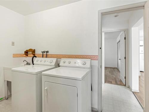 1466 Bay St, Victoria, BC - Indoor Photo Showing Laundry Room