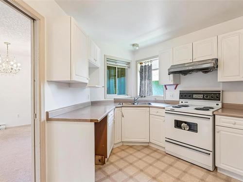 1466 Bay St, Victoria, BC - Indoor Photo Showing Kitchen With Double Sink