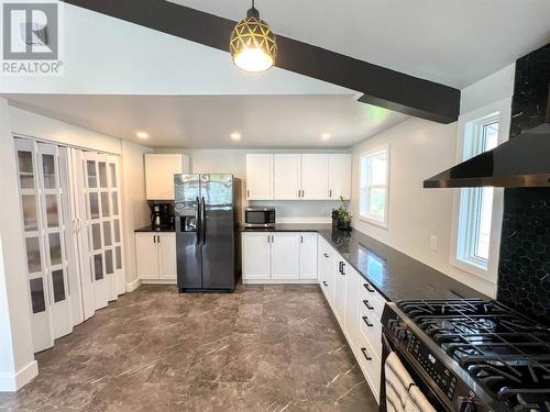 435 Hart St, Timmins, ON - Indoor Photo Showing Kitchen