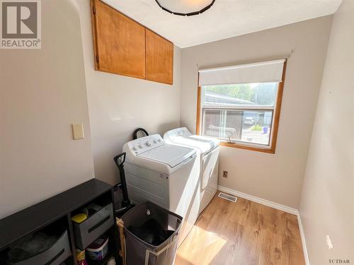 435 Hart St, Timmins, ON - Indoor Photo Showing Laundry Room