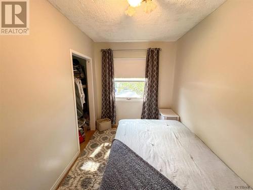 435 Hart St, Timmins, ON - Indoor Photo Showing Bedroom