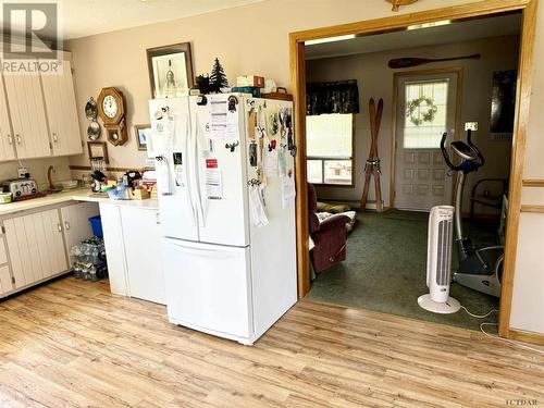 709 Junction Rd, Smooth Rock Falls, ON - Indoor Photo Showing Kitchen