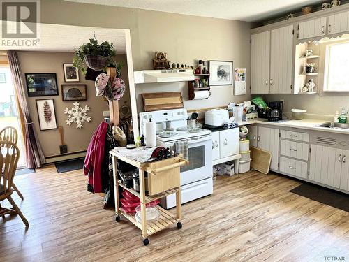 709 Junction Rd, Smooth Rock Falls, ON - Indoor Photo Showing Kitchen