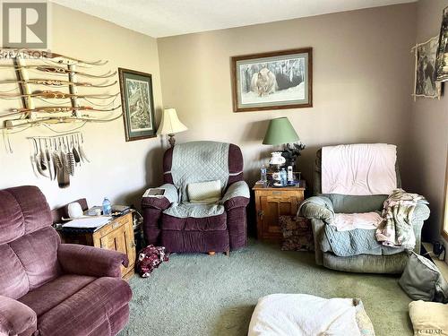 709 Junction Road, Smooth Rock Falls, ON - Indoor Photo Showing Living Room