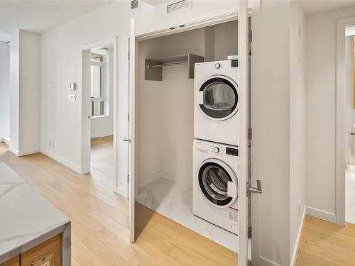 205-530 Michigan St, Victoria, BC - Indoor Photo Showing Laundry Room