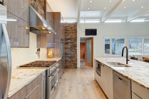 5050 Treadgold Court, Kelowna, BC - Indoor Photo Showing Kitchen With Double Sink With Upgraded Kitchen