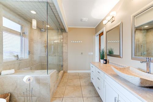 5050 Treadgold Court, Kelowna, BC - Indoor Photo Showing Bathroom