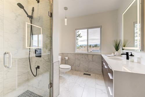 5050 Treadgold Court, Kelowna, BC - Indoor Photo Showing Bathroom