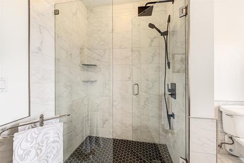 5050 Treadgold Court, Kelowna, BC - Indoor Photo Showing Bathroom