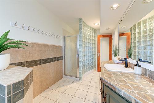 5050 Treadgold Court, Kelowna, BC - Indoor Photo Showing Bathroom