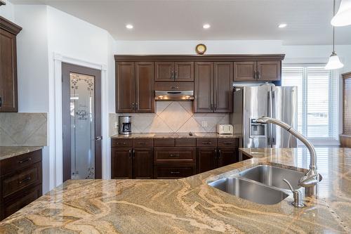 5024 Seon Crescent, Kelowna, BC - Indoor Photo Showing Kitchen With Double Sink