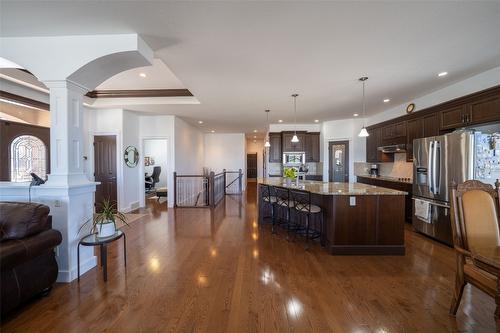 5024 Seon Crescent, Kelowna, BC - Indoor Photo Showing Kitchen With Upgraded Kitchen