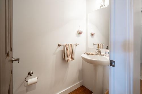 5024 Seon Crescent, Kelowna, BC - Indoor Photo Showing Bathroom