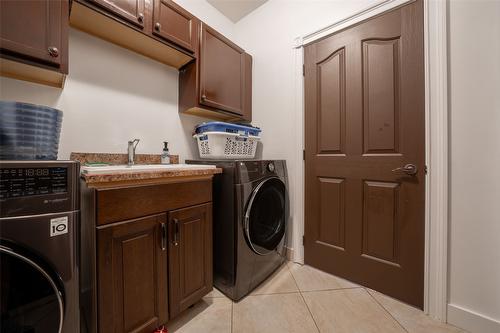5024 Seon Crescent, Kelowna, BC - Indoor Photo Showing Laundry Room
