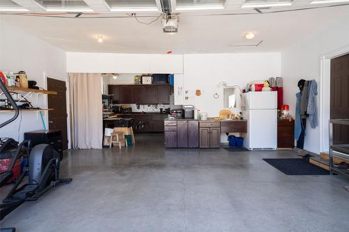 5024 Seon Crescent, Kelowna, BC - Indoor Photo Showing Garage