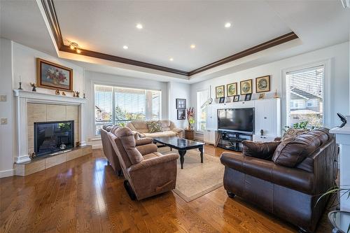 5024 Seon Crescent, Kelowna, BC - Indoor Photo Showing Living Room With Fireplace