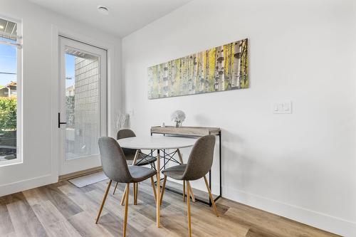 3-852 Stockwell Avenue, Kelowna, BC - Indoor Photo Showing Dining Room