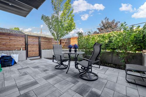 3-852 Stockwell Avenue, Kelowna, BC - Outdoor With Deck Patio Veranda