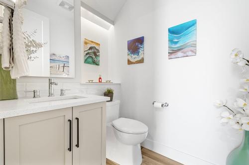 3-852 Stockwell Avenue, Kelowna, BC - Indoor Photo Showing Bathroom