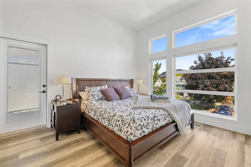 3-852 Stockwell Avenue, Kelowna, BC - Indoor Photo Showing Bedroom