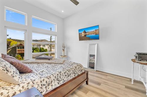 3-852 Stockwell Avenue, Kelowna, BC - Indoor Photo Showing Bedroom