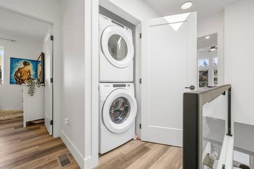 3-852 Stockwell Avenue, Kelowna, BC - Indoor Photo Showing Laundry Room