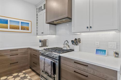 3-852 Stockwell Avenue, Kelowna, BC - Indoor Photo Showing Kitchen With Upgraded Kitchen