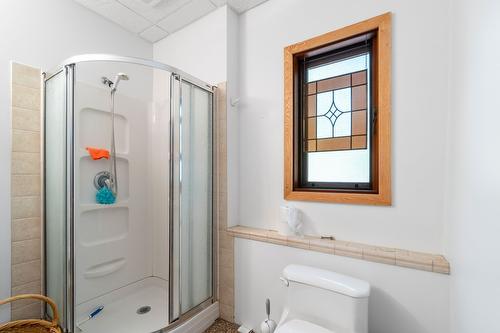 8475 Squilax-Anglemont Road, Anglemont, BC - Indoor Photo Showing Bathroom