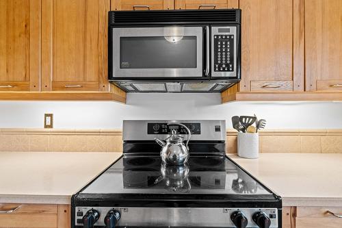 8475 Squilax-Anglemont Road, Anglemont, BC - Indoor Photo Showing Kitchen