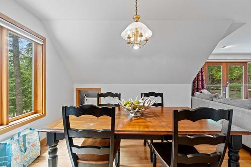 8475 Squilax-Anglemont Road, Anglemont, BC - Indoor Photo Showing Dining Room