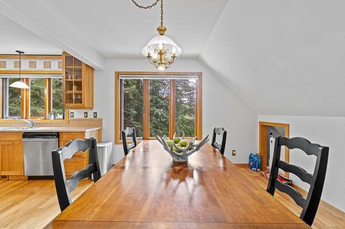 8475 Squilax-Anglemont Road, Anglemont, BC - Indoor Photo Showing Dining Room