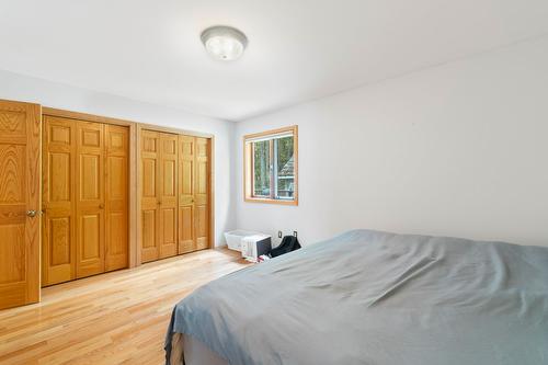 8475 Squilax-Anglemont Road, Anglemont, BC - Indoor Photo Showing Bedroom