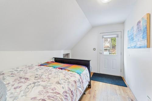 8475 Squilax-Anglemont Road, Anglemont, BC - Indoor Photo Showing Bedroom