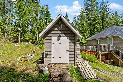 8475 Squilax-Anglemont Road, Anglemont, BC - Outdoor