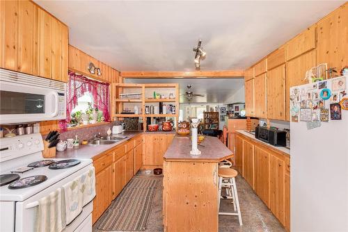 3049 Hornsberger Road, Salmon Arm, BC - Indoor Photo Showing Kitchen With Double Sink