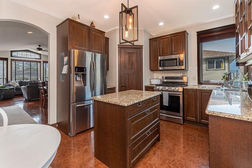 1571 20 Avenue, Salmon Arm, BC - Indoor Photo Showing Kitchen With Stainless Steel Kitchen