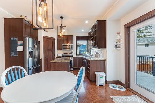 1571 20 Avenue, Salmon Arm, BC - Indoor Photo Showing Dining Room